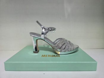 Νυφική γόβα menbur